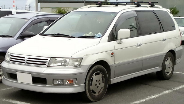 Mitsubishi chariot 2002